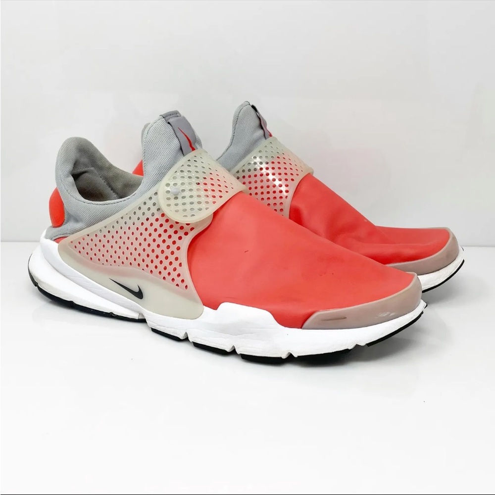 Size 13 Nike sock darts